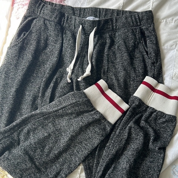 Hoodie and joggers - Picture 2 of 6